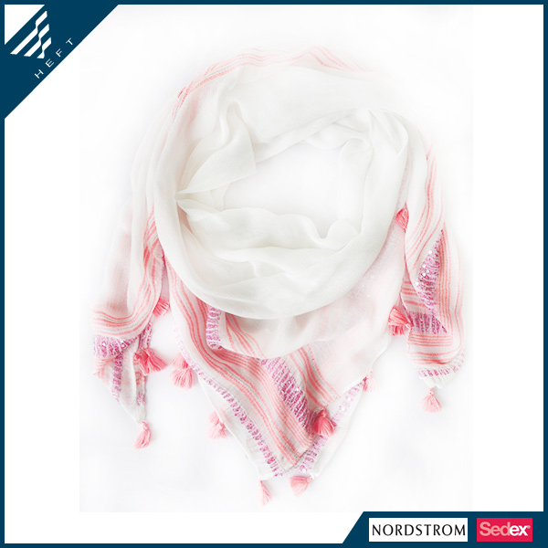 2014新款米色亮片挂穗方巾