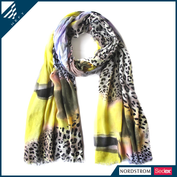 新款时尚炫彩豹纹印花围巾