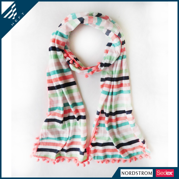 新款时候说那个涤棉条纹毛毛球印花围巾