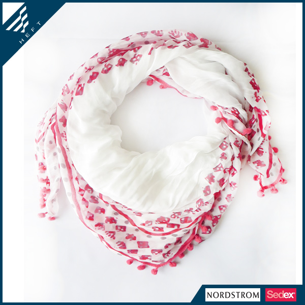 新款时尚红白印花方巾