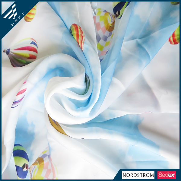 新款时尚降落伞印花小方巾