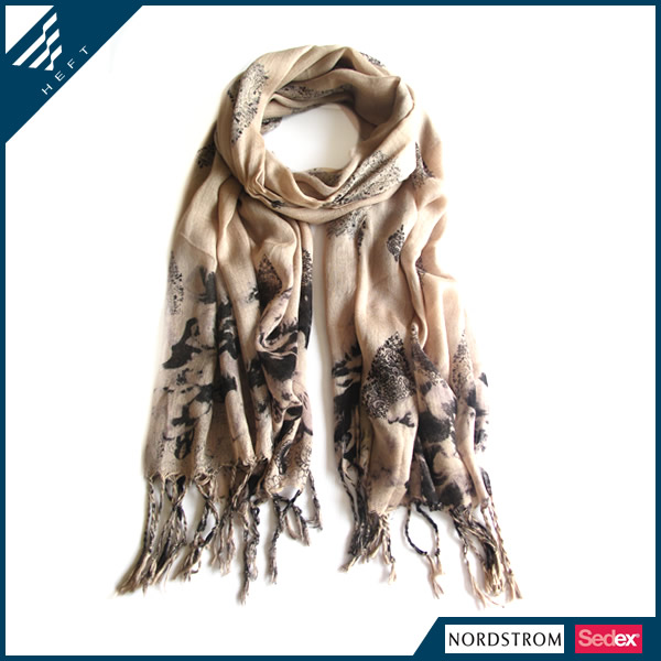 新款时尚土黄印花围巾