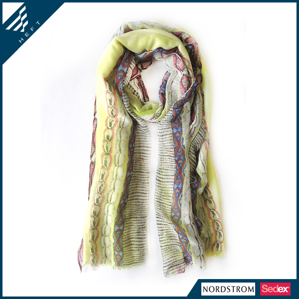 新款时尚黄色蛇纹印花围巾