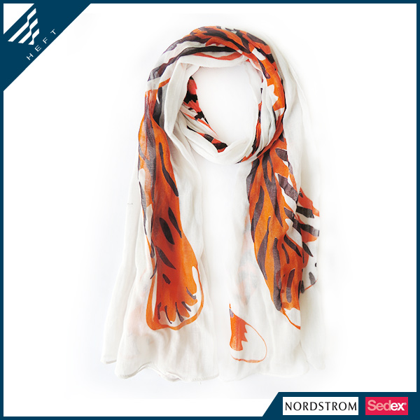 新款时尚老虎印花围巾