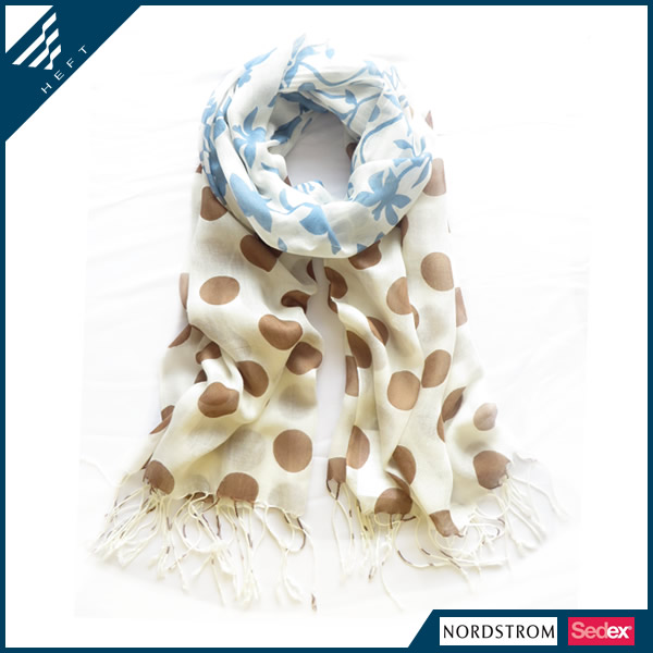 新款时尚圆点树叶印花围巾