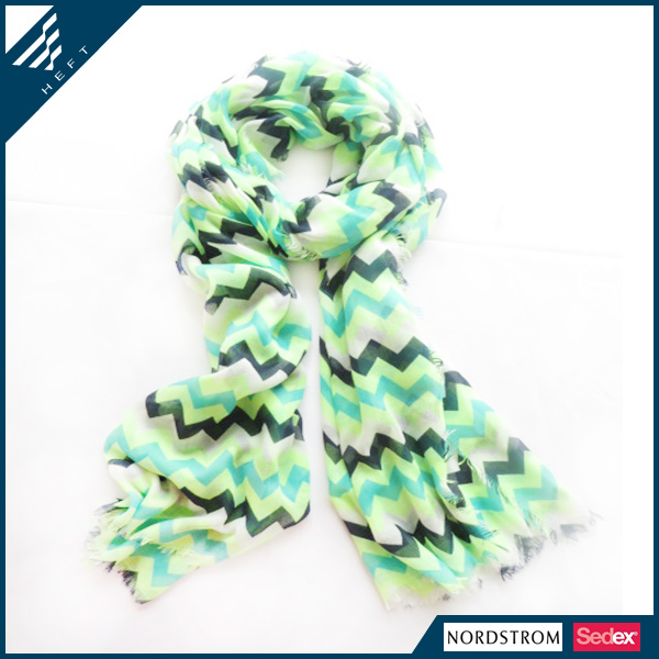 新款绿黑几何印花围巾