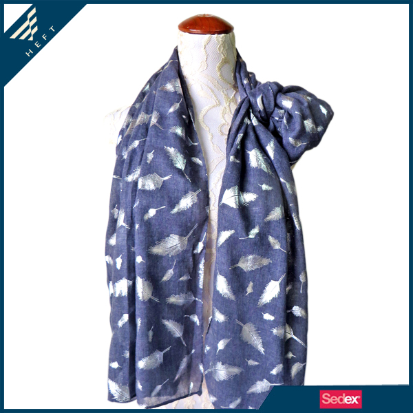 时尚欧美蓝色底羽毛新款围巾  围巾厂家批发